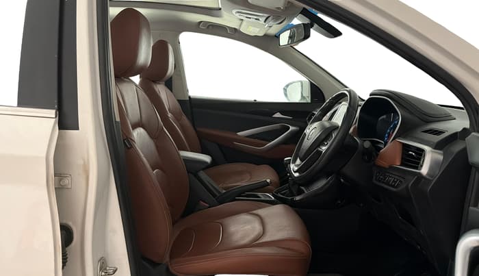2022 MG HECTOR PLUS SHARP 2.0 DIESEL TURBO MT 6-STR, Diesel, Manual, 44,951 km, Right Side Front Door Cabin