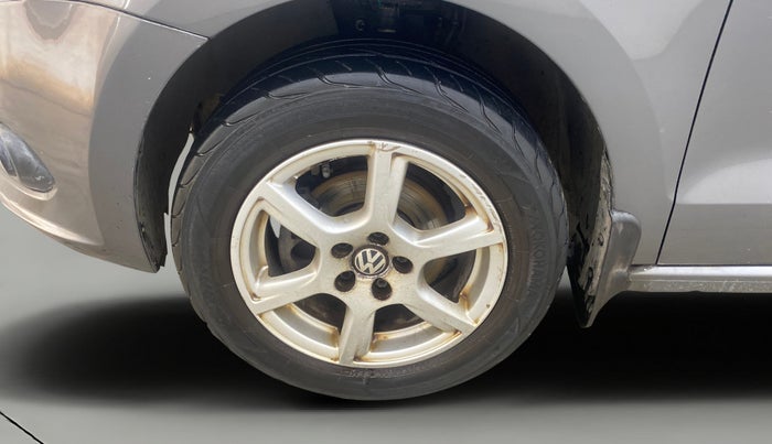 2014 Volkswagen Vento HIGHLINE PETROL AT, Petrol, Automatic, 92,209 km, Left Front Wheel