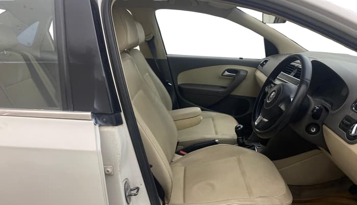 2014 Volkswagen Vento HIGHLINE DIESEL 1.6, Diesel, Manual, 1,05,013 km, Right Side Front Door Cabin
