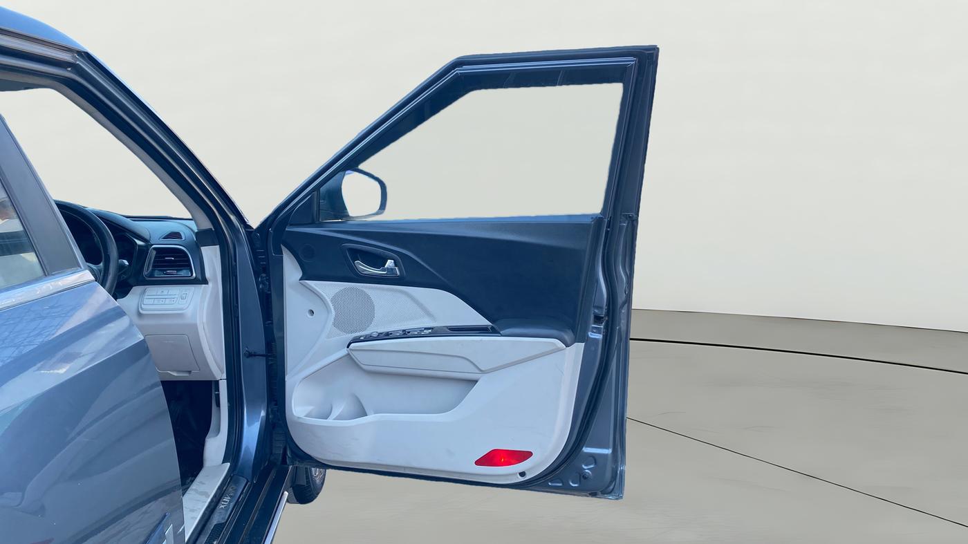 2021 Mahindra XUV300 W8 (O) 1.2 PETROL, Petrol, Manual, 47,115 km, RHS Front Door
