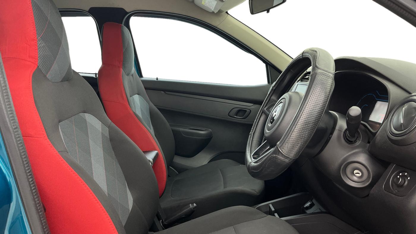 2022 Renault Kwid RXT 1.0 AMT, Petrol, Automatic, 27,722 km, Right Side Front Door Cabin