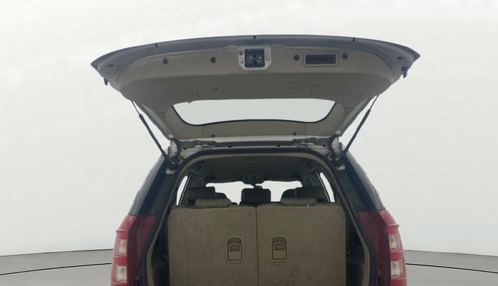 2017 Mahindra XUV500 W6 1.99, Diesel, Manual, 63,827 km, Boot Door Open