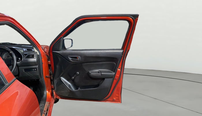 2018 Maruti Swift LXI, Petrol, Manual, 45,094 km, RHS Front Door