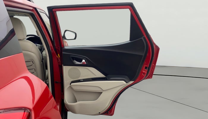 2022 Mahindra XUV300 W8 (O) 1.5 DIESEL AMT, Diesel, Automatic, 32,332 km, RHS Rear Door