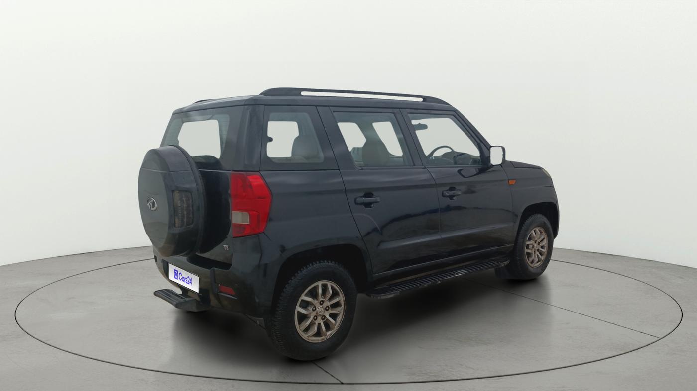 2015 Mahindra TUV300 T8, Diesel, Manual, 1,30,605 km, Right Back Diagonal