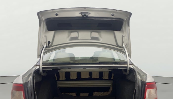 2014 Skoda Rapid AMBITION 1.6 TDI CR MT PLUS, Diesel, Manual, 1,15,272 km, Boot Door Open