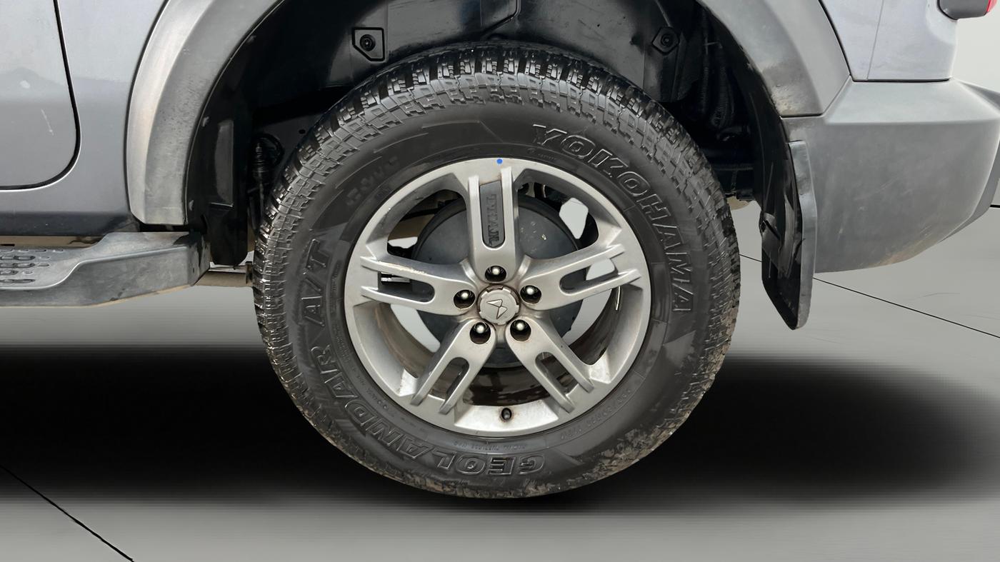 2022 Mahindra Thar LX D AT 4WD HT, Diesel, Automatic, 58,783 km, Left Rear Wheel
