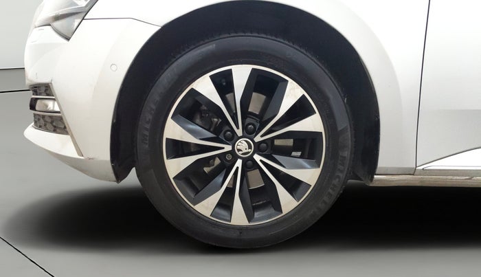 2021 Skoda Superb L&K 2.0 TSI AT, Petrol, Automatic, 43,942 km, Left Front Wheel