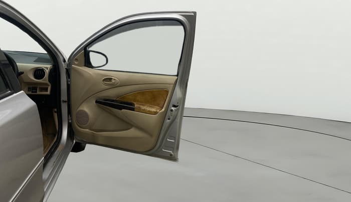 2016 Toyota Etios VX, Petrol, Manual, 90,212 km, RHS Front Door