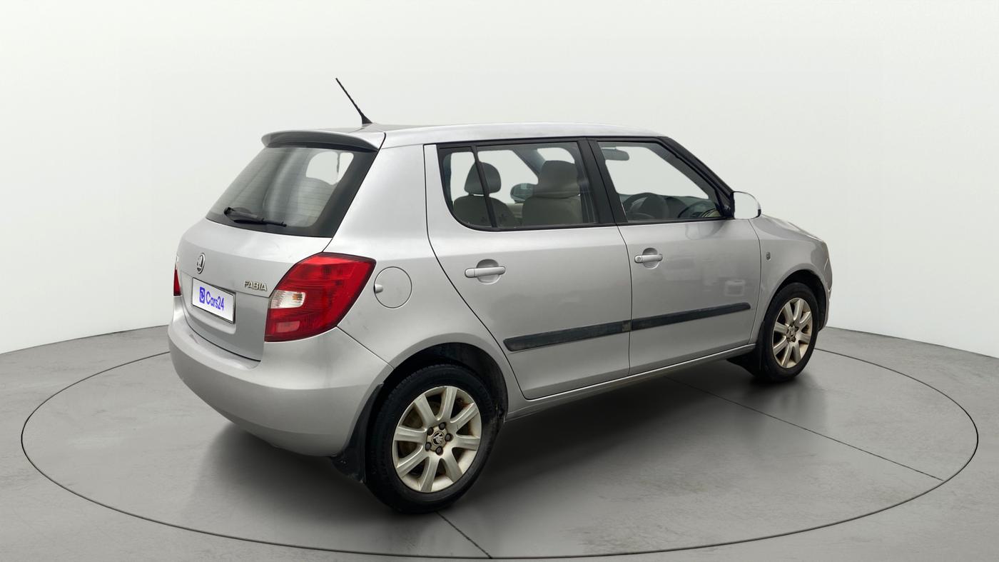 2013 Skoda Fabia ELEGANCE 1.2 MPI, Petrol, Manual, 1,19,535 km, Right Back Diagonal