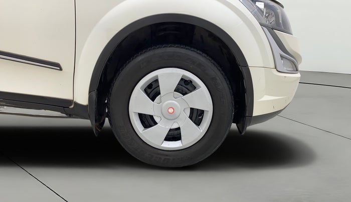 2017 Mahindra XUV500 W6, Diesel, Manual, 99,388 km, Right Front Wheel