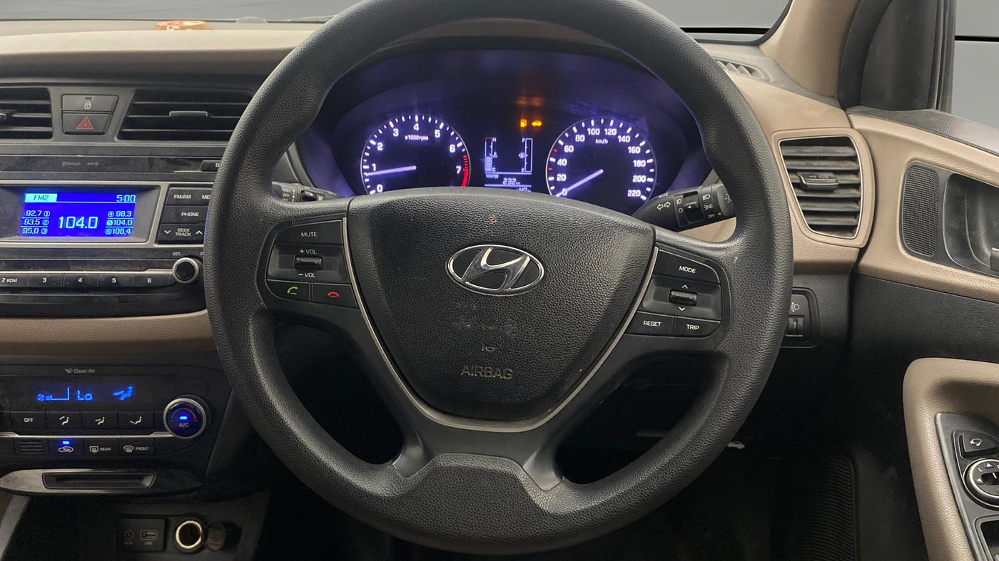 2016 Hyundai Elite i20 SPORTZ 1.2, Petrol, Manual, 1,49,207 km, Steering Wheel Close Up