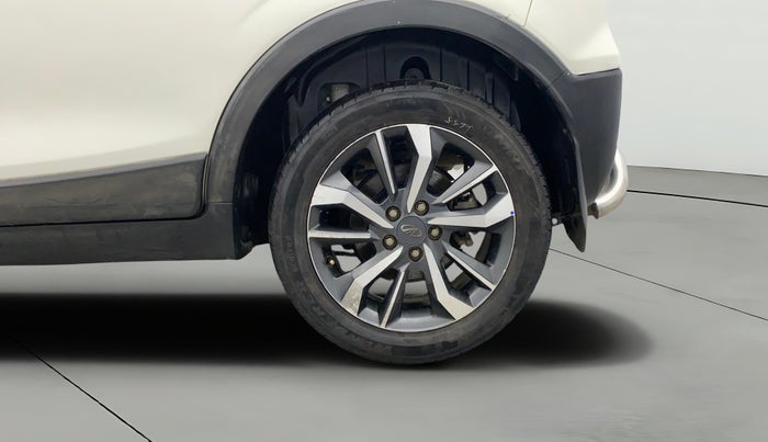 2021 Mahindra XUV300 W8 (O) 1.5 DIESEL AMT, Diesel, Automatic, 1,06,183 km, Left Rear Wheel