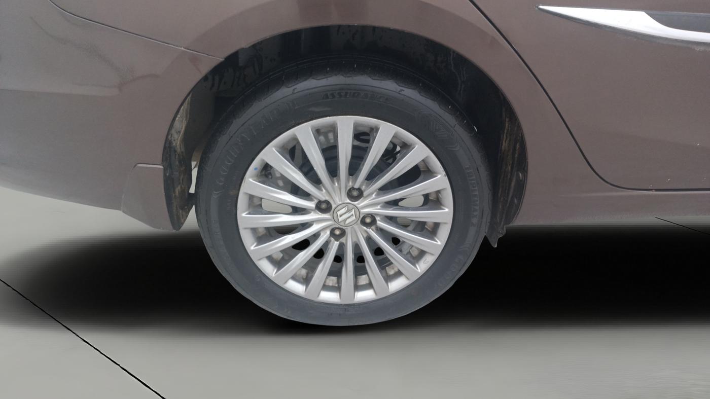 2017 Maruti Ciaz ZXI+ AT, Petrol, Automatic, 71,900 km, Right Rear Wheel