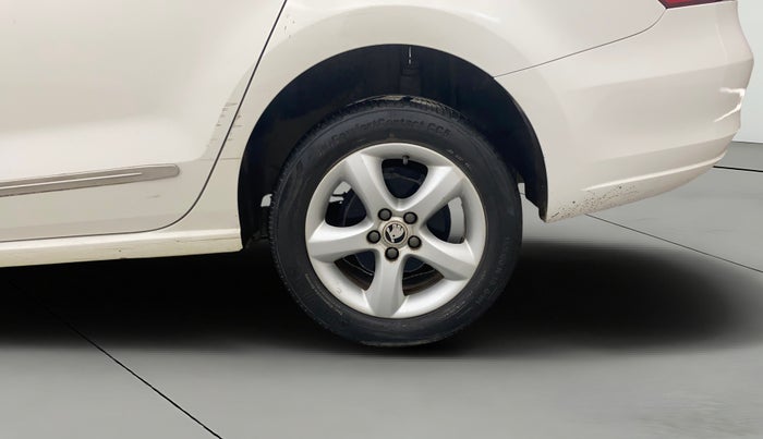 2014 Skoda Rapid ELEGANCE 1.6 MPI MT, Petrol, Manual, 1,07,359 km, Left Rear Wheel