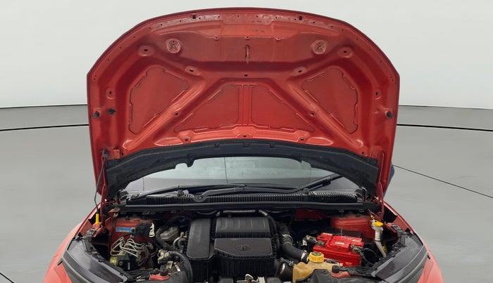2023 Tata NEXON FEARLESS + SUNROOF AMT DUAL TONE 1.5 DIESEL, Diesel, Automatic, 15,482 km, Open Bonet