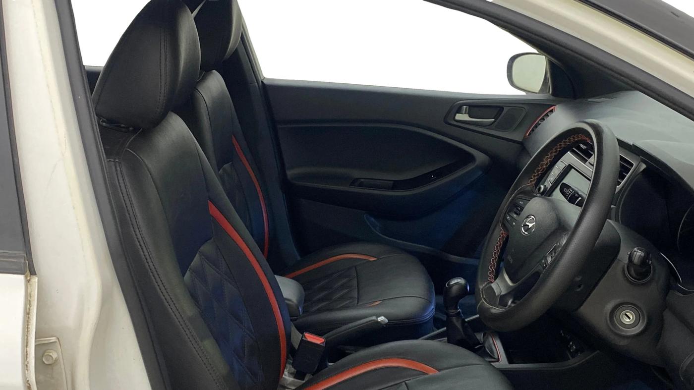2018 Hyundai Elite i20 ASTA 1.2 DUAL TONE, Petrol, Manual, 25,083 km, Right Side Front Door Cabin