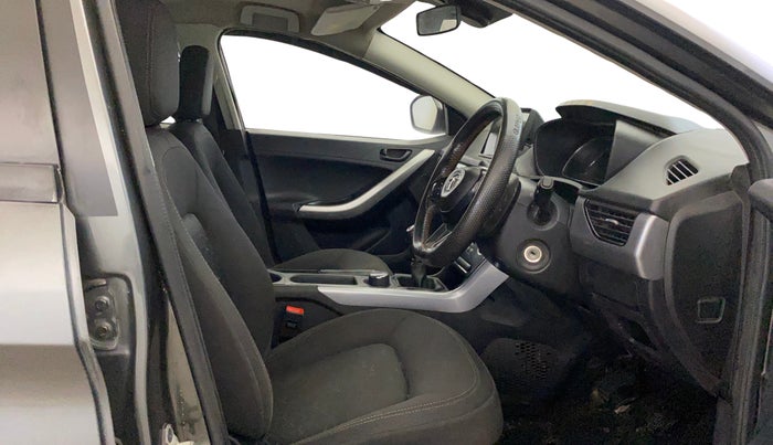 2022 Tata NEXON XM SUNROOF PETROL, Petrol, Manual, 59,196 km, Right Side Front Door Cabin