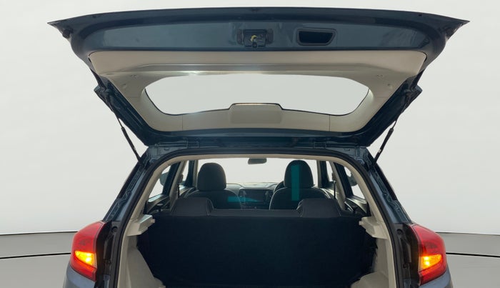 2023 Mahindra XUV300 W6 1.2 PETROL AMT, Petrol, Automatic, 16,670 km, Boot Door Open