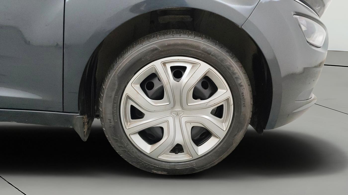 2021 Tata ALTROZ XT PETROL, Petrol, Manual, 24,040 km, Right Front Wheel