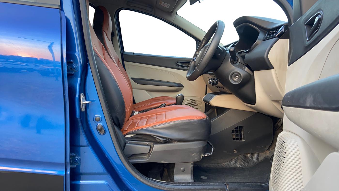 2022 Renault TRIBER RXT AMT, Petrol, Automatic, 71,664 km, Right Side Front Door Cabin