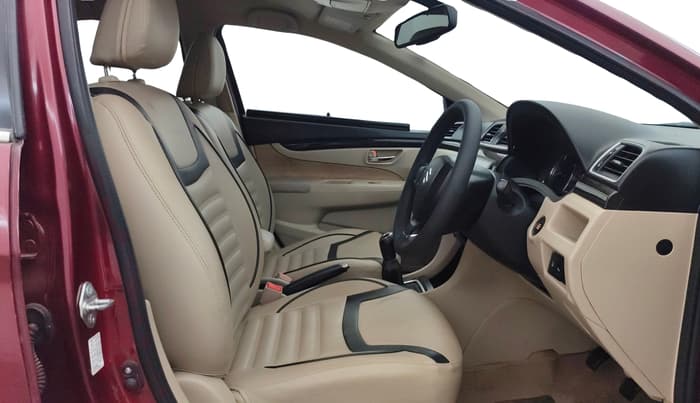 2016 Maruti Ciaz ZDI SHVS, Diesel, Manual, 97,574 km, Right Side Front Door Cabin