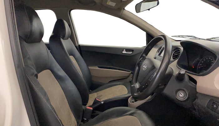 2017 Hyundai Grand i10 SPORTZ 1.2 KAPPA VTVT, CNG, Manual, 1,17,109 km, Right Side Front Door Cabin