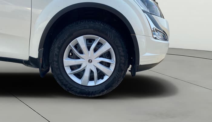 2018 Mahindra XUV500 W7, Diesel, Manual, 1,03,059 km, Right Front Wheel
