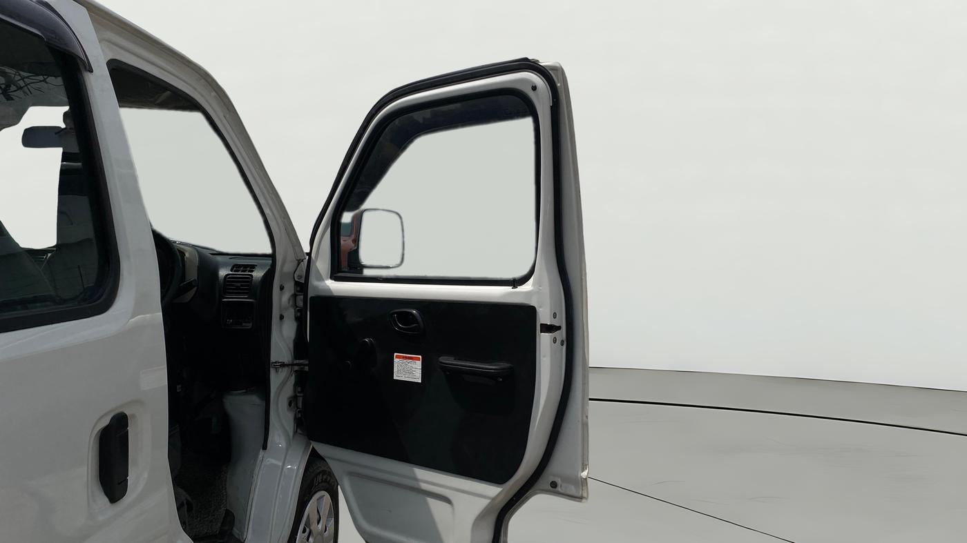 2023 Maruti Eeco 5 STR AC CNG, CNG, Manual, 29,551 km, RHS Front Door