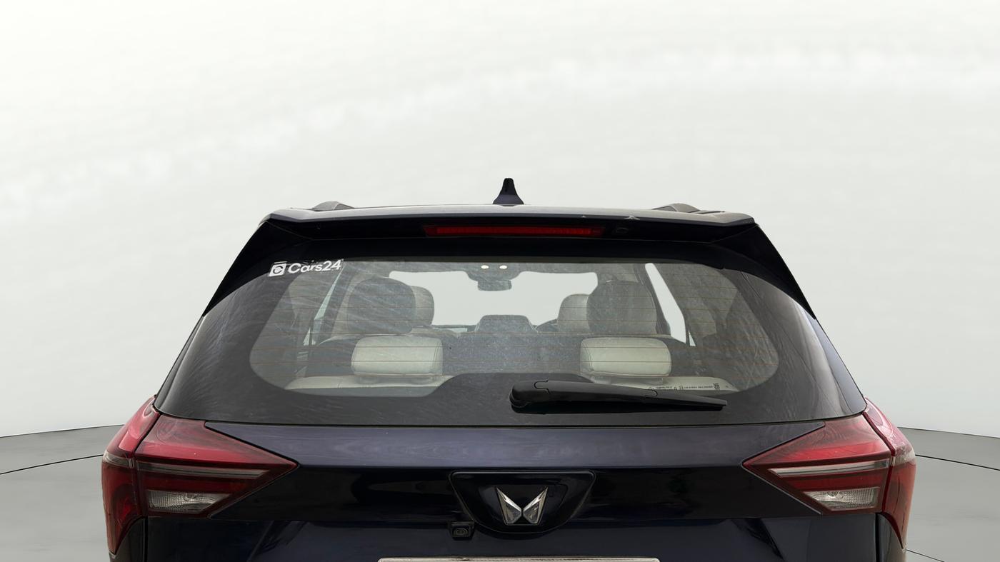 2022 Mahindra XUV700 AX 7 P AT 7 STR, Petrol, Automatic, 63,285 km, Rear Windshield