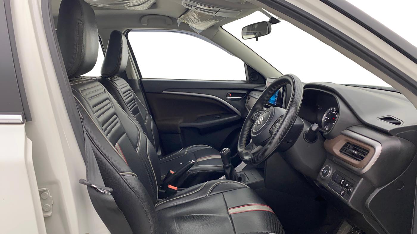 2024 Maruti BREZZA ZXI SMART HYBRID , Petrol, Manual, 25,882 km, Right Side Front Door Cabin