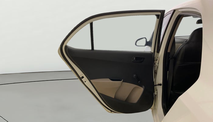 2015 Hyundai Xcent BASE 1.1, Diesel, Manual, 1,17,985 km, LHS Rear Door