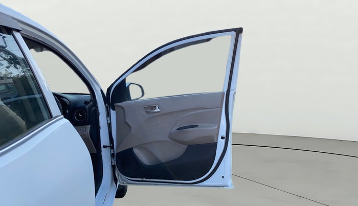 2019 Hyundai NEW SANTRO SPORTZ CNG, CNG, Manual, 60,561 km, RHS Front Door