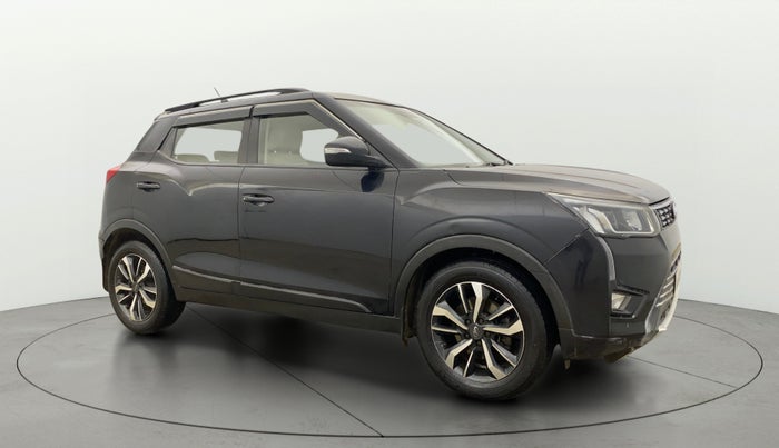 2020 Mahindra XUV300 W8 (O) 1.2 PETROL, Petrol, Manual, 1,04,286 km, Right Front Diagonal