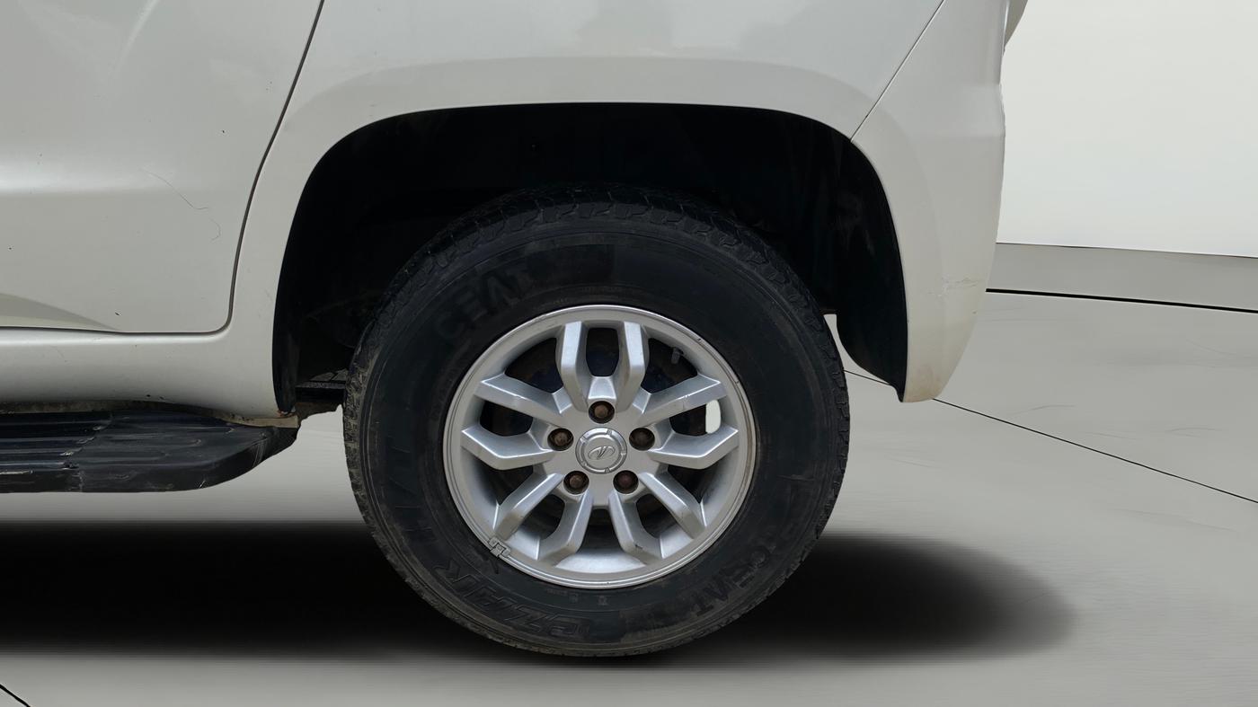 2017 Mahindra TUV300 T8, Diesel, Manual, 24,875 km, Left Rear Wheel