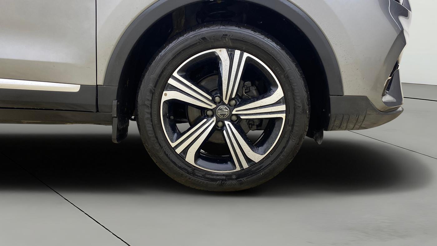 2022 MG ASTOR SHARP 1.5 CVT, Petrol, Automatic, 32,854 km, Right Front Wheel