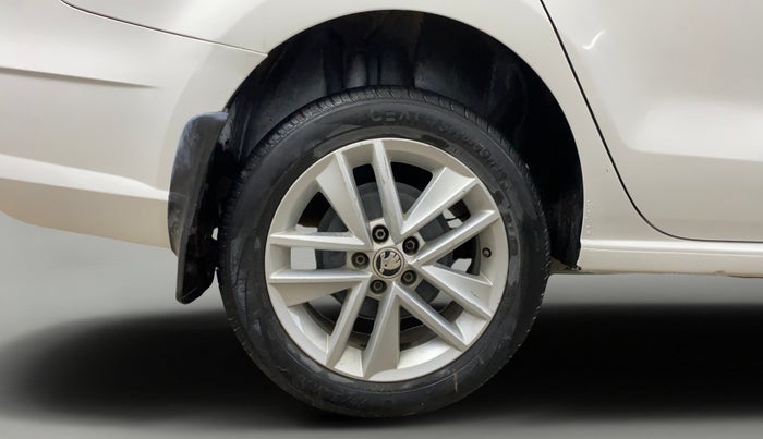 2018 Skoda Rapid STYLE 1.5 TDI AT, Diesel, Automatic, 97,745 km, Right Rear Wheel