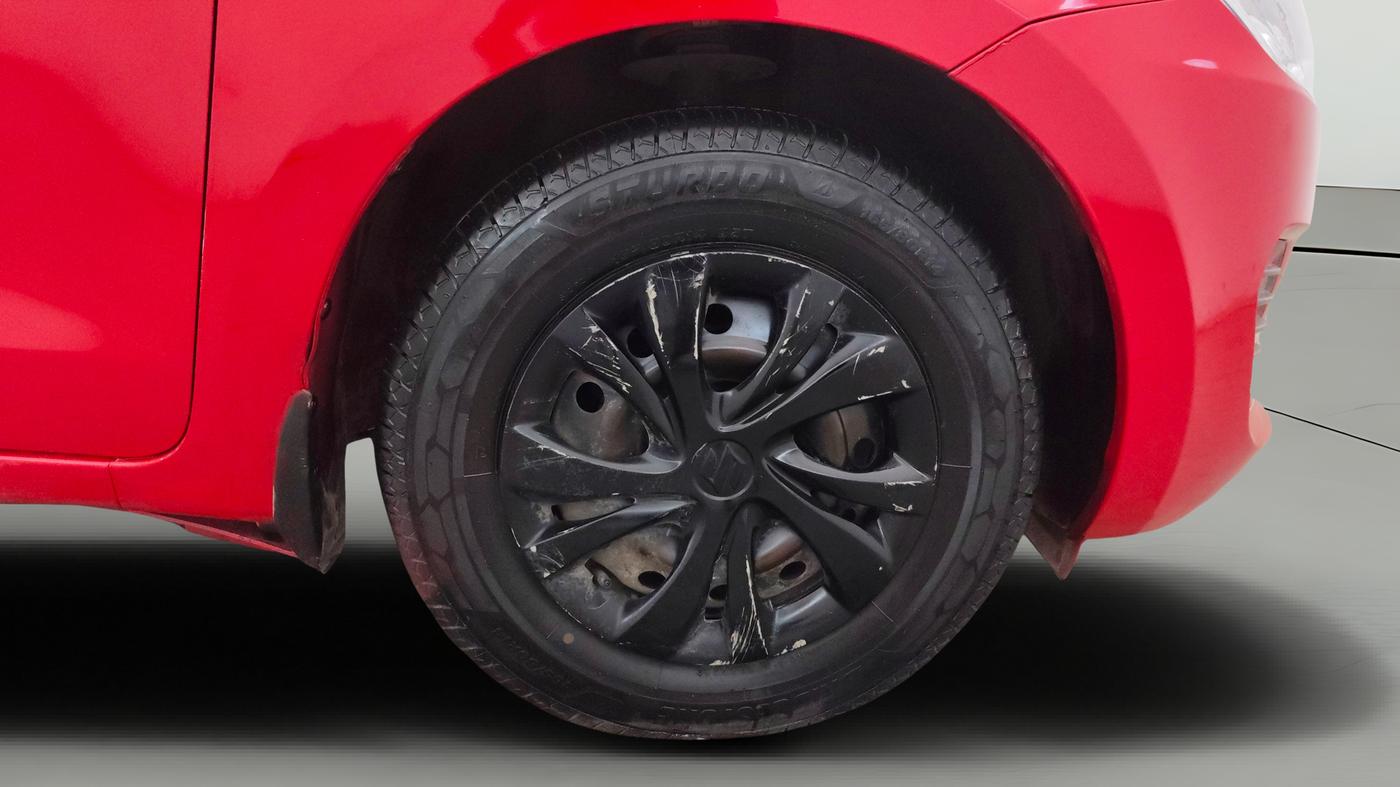 2018 Maruti Swift VXI, Petrol, Manual, 40,665 km, Right Front Wheel