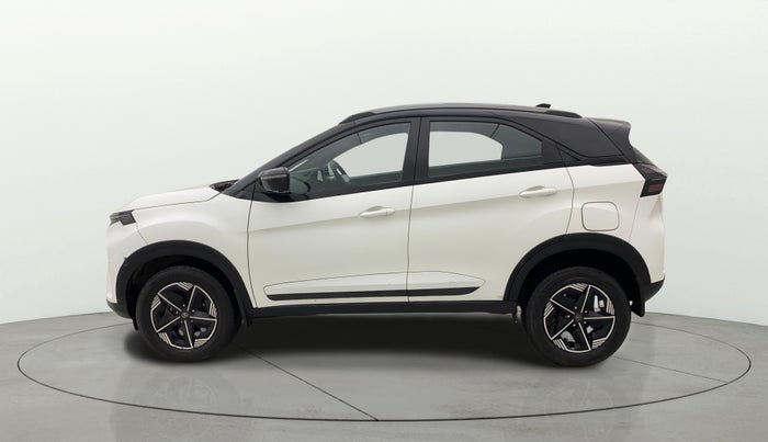 2023 Tata NEXON FEARLESS SUNROOF AMT DUAL TONE 1.5 DIESEL, Diesel, Automatic, 43,327 km, Left Side