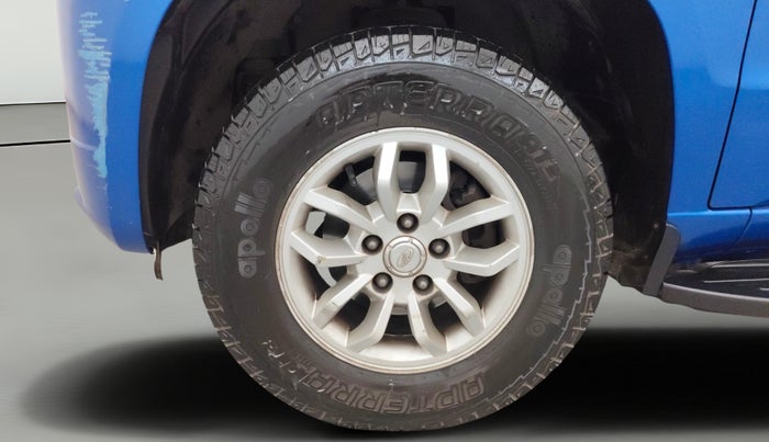 2016 Mahindra TUV300 T8, Diesel, Manual, 53,007 km, Left Front Wheel
