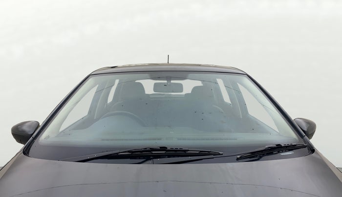 2015 Volkswagen Polo HIGHLINE1.5L, Diesel, Manual, 1,43,737 km, Front Windshield