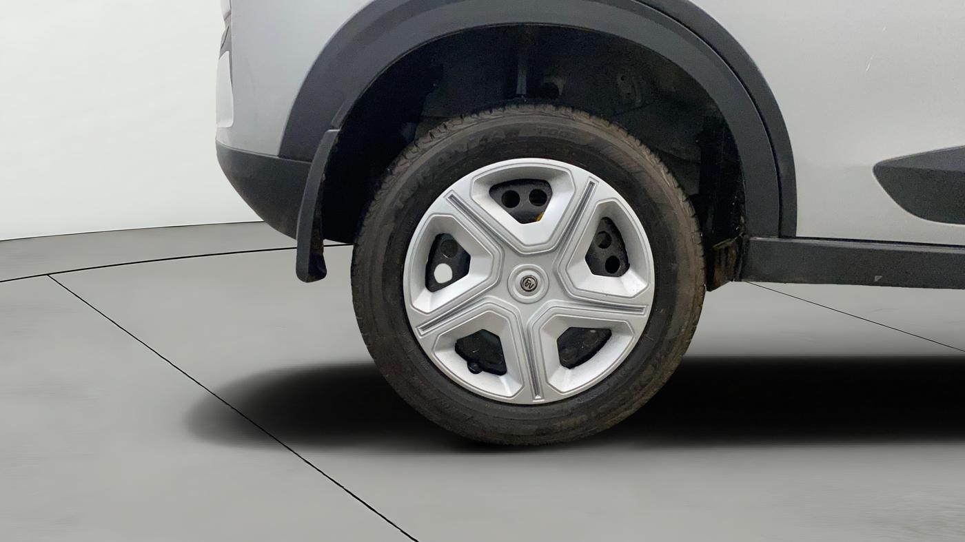 2024 Tata NEXON PURE 1.5 DIESEL, Diesel, Manual, 1,01,413 km, Right Rear Wheel
