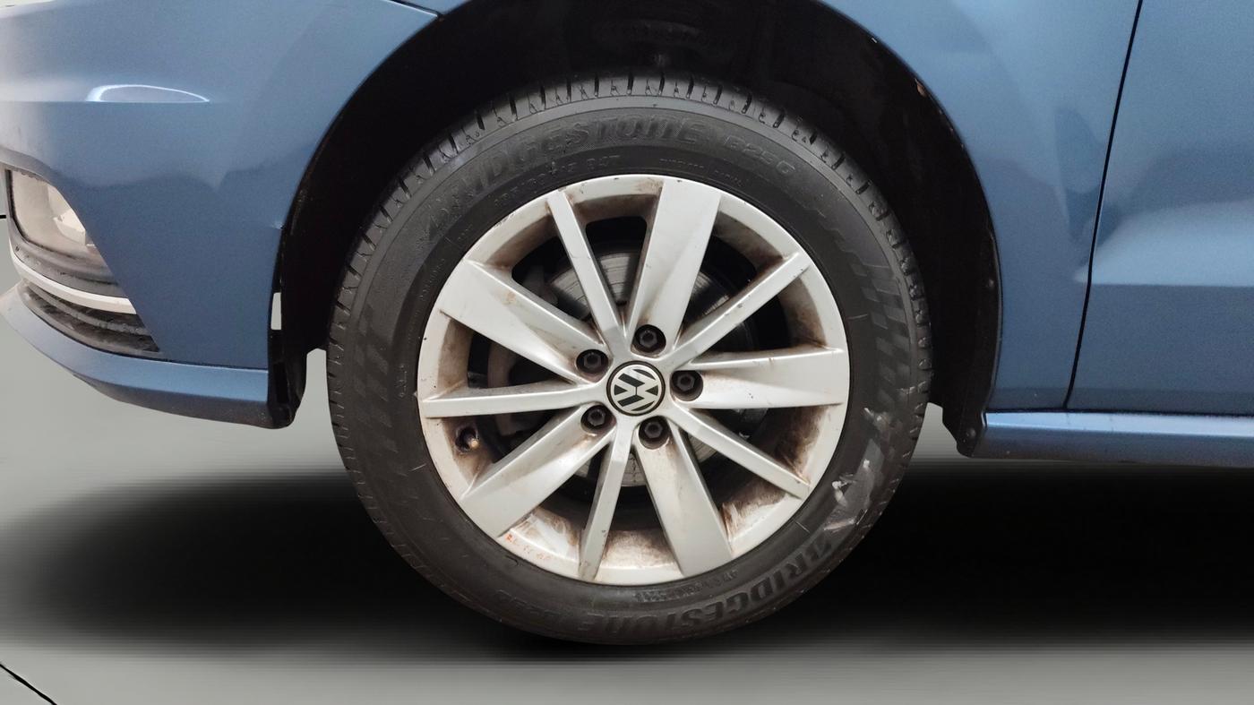 2016 Volkswagen Ameo HIGHLINE1.5L, Diesel, Manual, 1,44,002 km, Left Front Wheel