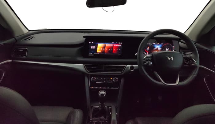 2025 Mahindra XUV700 AX 7 D MT 7 STR, Diesel, Manual, 9,461 km, Dashboard