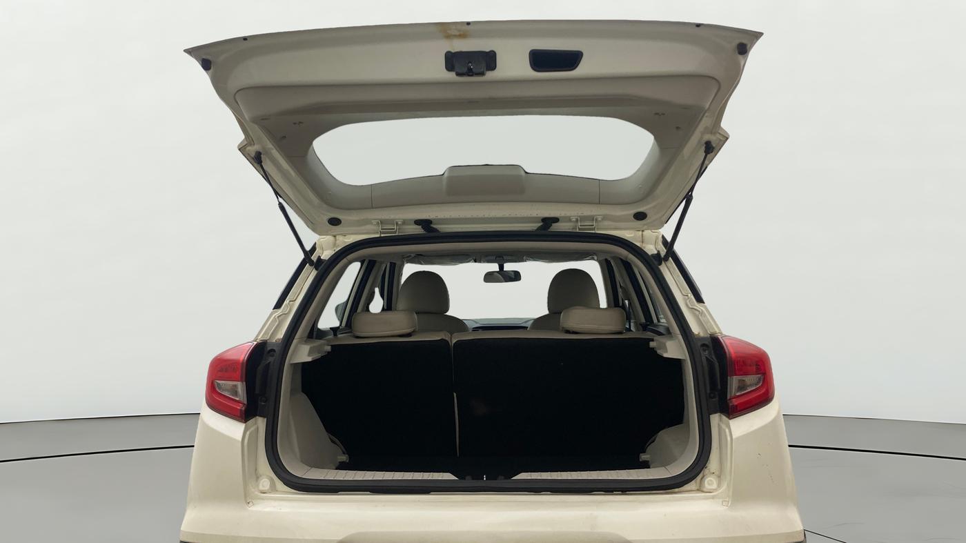 2023 Mahindra XUV300 W6 1.2 PETROL, Petrol, Manual, 25,160 km, Boot Door Open