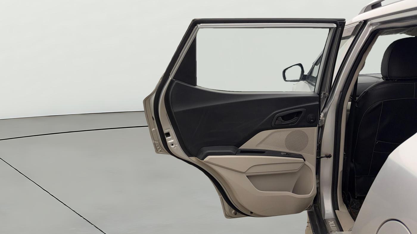 2019 Mahindra XUV300 W4 1.2 PETROL, Petrol, Manual, 27,390 km, LHS Rear Door