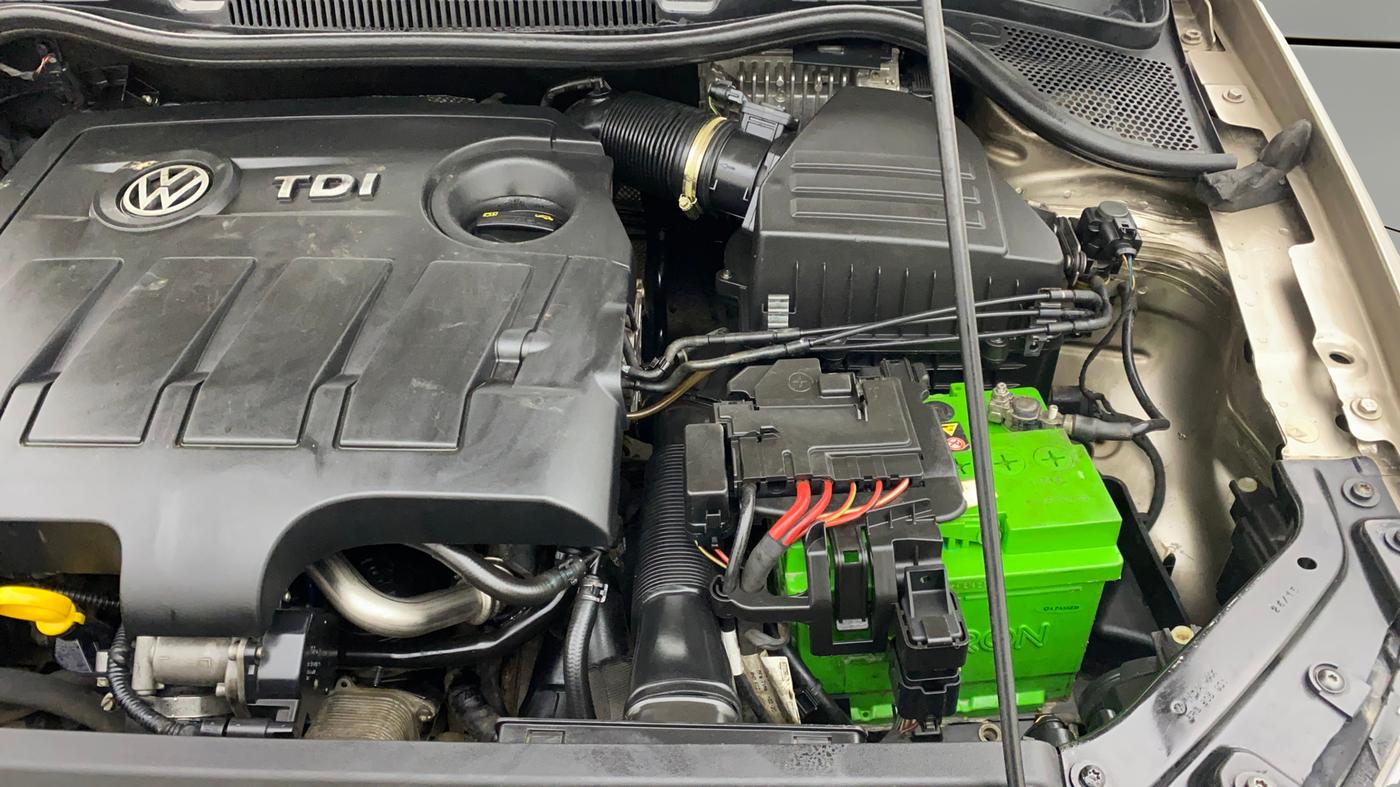 2015 Volkswagen Vento HIGHLINE 1.5 AT, Diesel, Automatic, 70,687 km, Engine View - Left