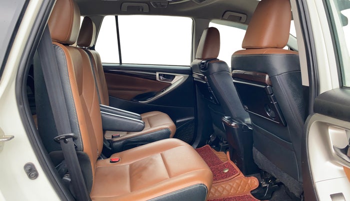 2022 Toyota Innova Crysta 2.4 ZX AT 7 STR, Diesel, Automatic, 86,716 km, Right Side Rear Door Cabin