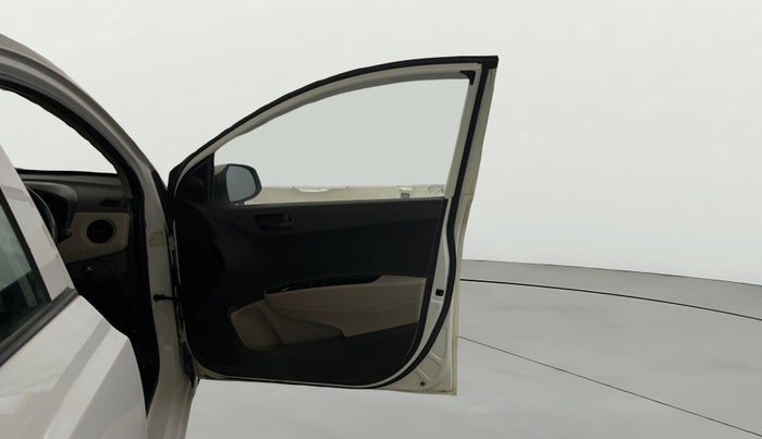 2017 Hyundai Grand i10 MAGNA 1.2 KAPPA VTVT, CNG, Manual, 72,918 km, RHS Front Door