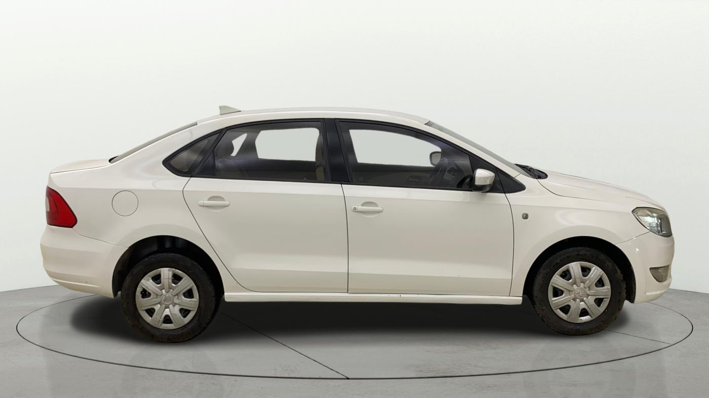 2014 Skoda Rapid AMBITION 1.6 MPI MT PLUS, Petrol, Manual, 76,277 km, Right Side View